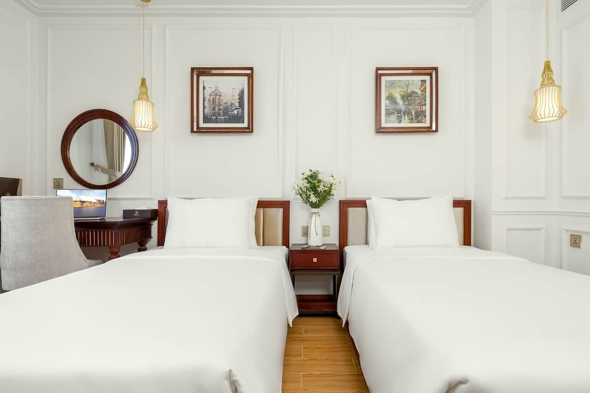 Chambre Standard Double ou avec lits jumeaux, 2 lits une place, salle de bains privée, vue ville | Literie de qualité supérieure, couette en duvet d'oie