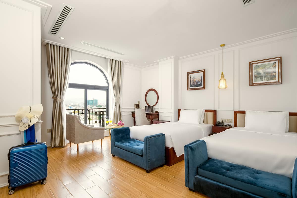 Chambre Deluxe avec lits jumeaux, baignoire, vue ville | Literie de qualité supérieure, couette en duvet d'oie