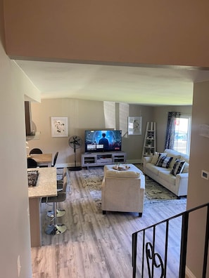 Smart TV - Newly remodeled 3 bedroom home near downtown (Anchorage)