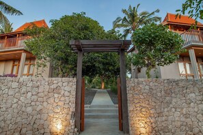 Property grounds - Diamond Beach Villas 4 (Bali)