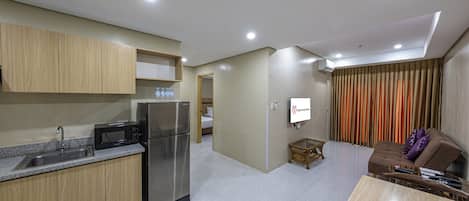 Family Room | Living area | 42-inch LED TV with cable channels, TV