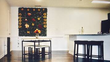 Smart TV de 50 pulgadas con canales por cable, televisión y Netflix