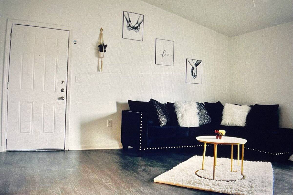 50-inch Smart TV with cable channels, TV, Netflix