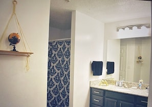 Bathroom - The Retreat Stay (The Woodlands)