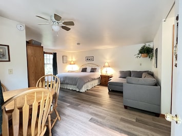 King bed, linens provided.