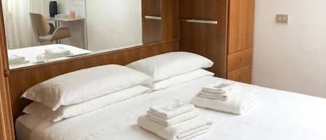 1 chambre, fer et planche à repasser, accès à Internet, literie fournie