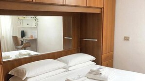1 quarto, ferros/tábuas de passar roupa, acesso à internet