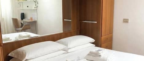 1 bedroom, iron/ironing board, internet, bed sheets