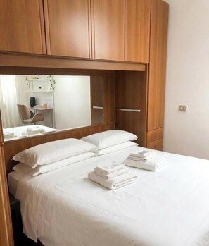 1 bedroom, iron/ironing board, internet, bed sheets - The sweet Frascati Home (Armetta)
