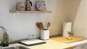 Cafeteira/chaleira, geladeira, fogão, cooktop
