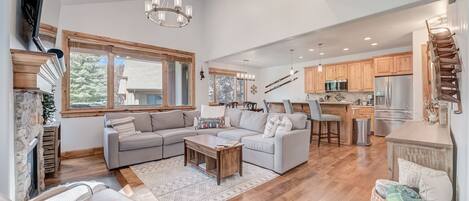 Smart-TV, peis og stereoanlegg