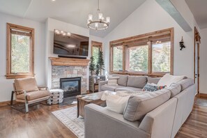 Smart-TV, peis og stereoanlegg