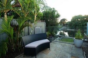Property grounds - Gorgeous 5BD Home beach fishing major shopping centre and dining less than 5mins (Broadbeach Waters)