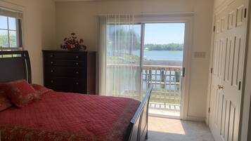6 bedrooms, travel cot, Internet, bed sheets