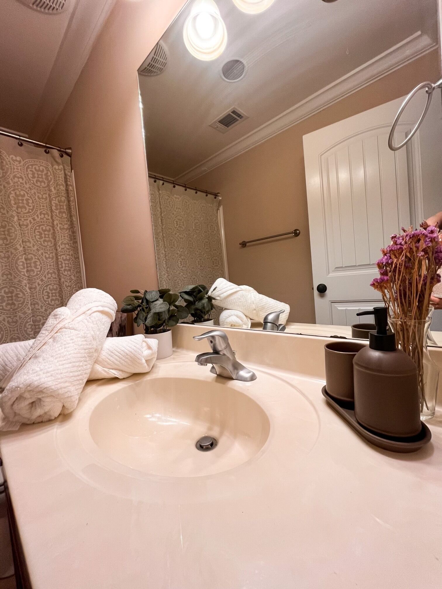 Ensemble douche/baignoire, sèche-cheveux, serviettes fournies, savon