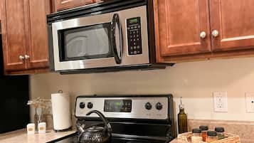 Fridge, microwave, stovetop, dishwasher