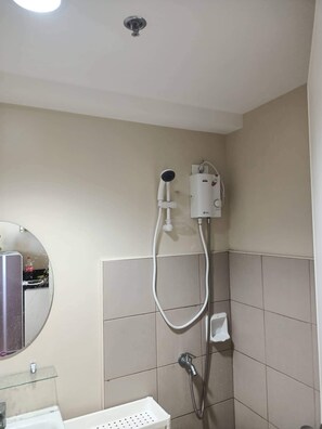 Shower, bidet, towels, soap