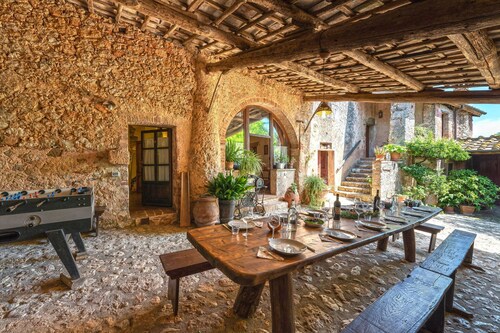 Country House / Farm House in Monteriggioni with 6 bedrooms sleeps 12