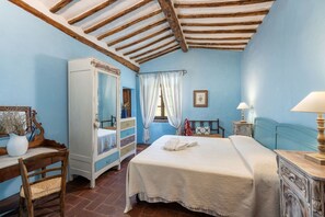 6 bedrooms, iron/ironing board, travel cot, free WiFi