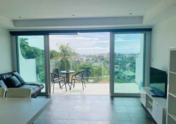 TV - Sea view apartment, 5 min drive from Kata Beach (Karon)