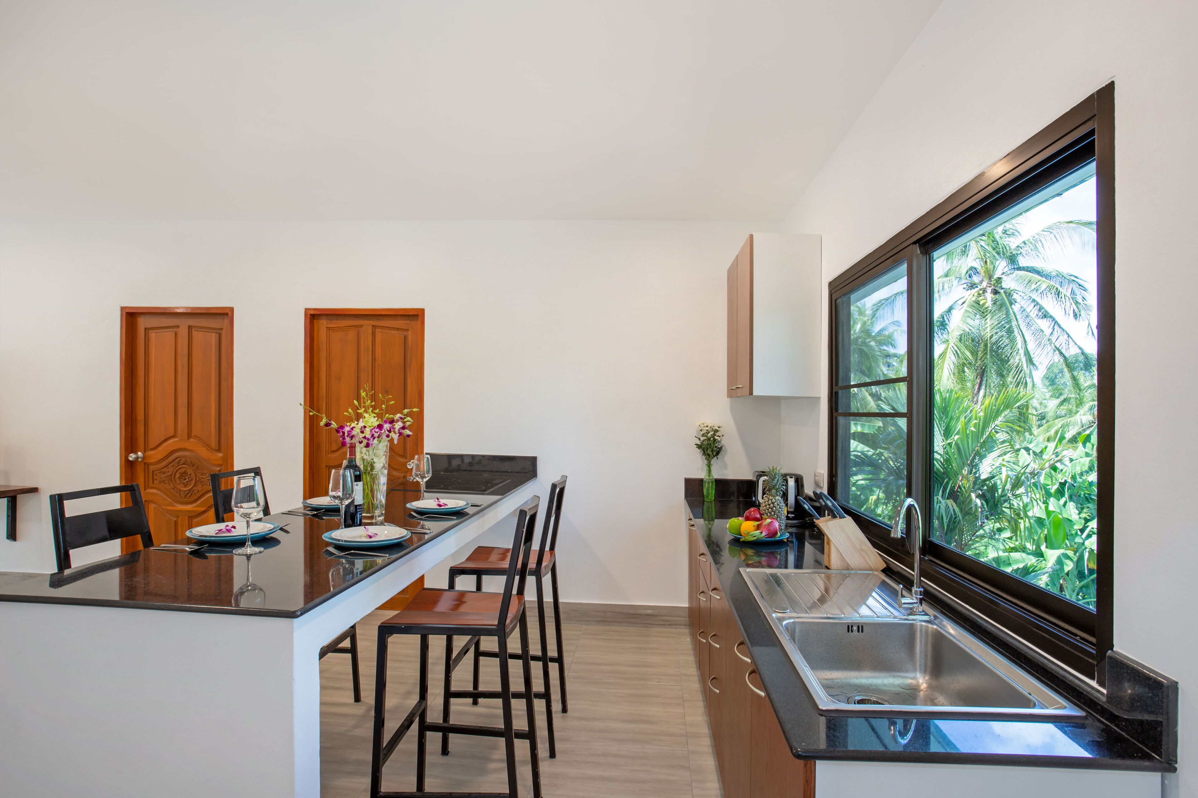 Vila conforto | Cozinha privada | Geladeira, micro-ondas, cooktop, talheres/pratos/utensílios de cozinha