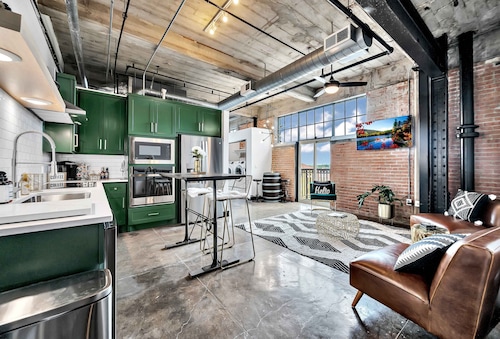 Oso Condo- Walk To The Silos