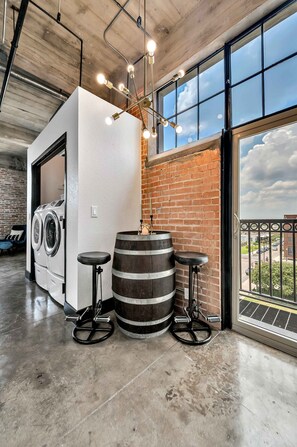 Interior - Oso Condo- Walk To The Silos (Waco)