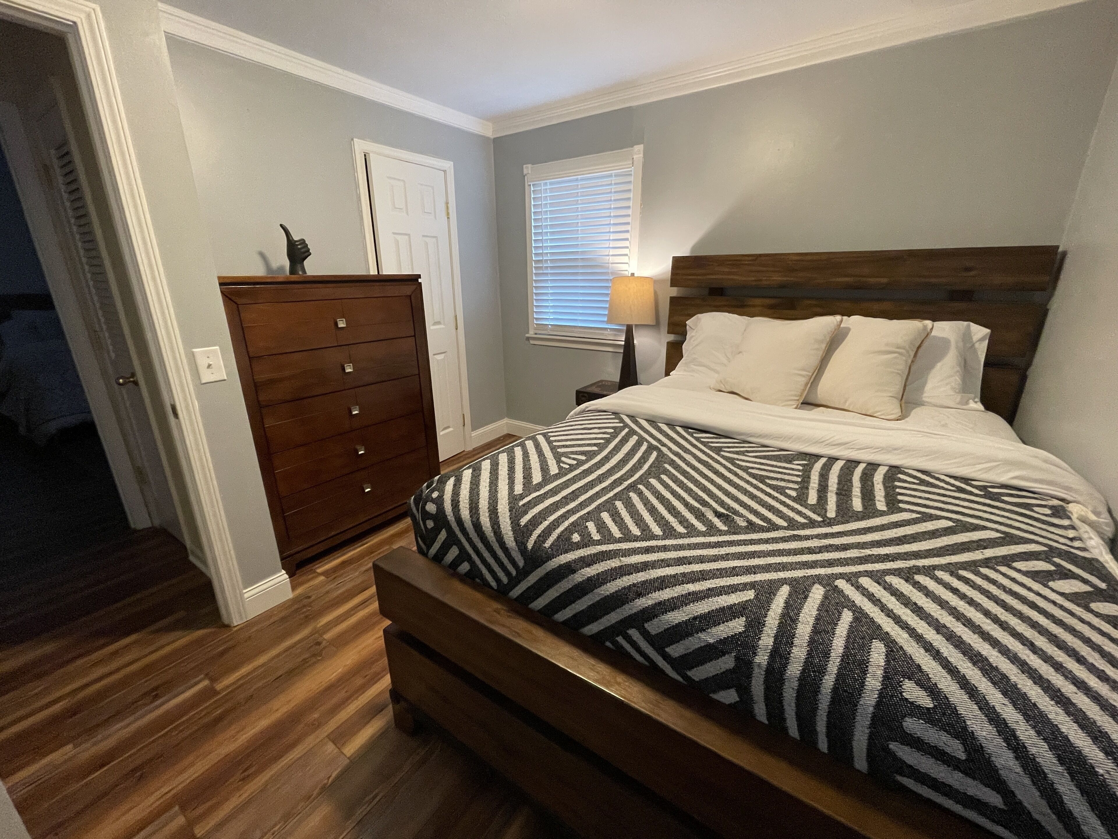 5 bedrooms, desk, iron/ironing board, free WiFi