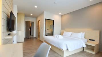 Standaard tweepersoonskamer | Luxe beddengoed, een bureau, gratis wifi, rolstoeltoegankelijk