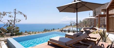 Deluxe Cave Suites Sea View with Heated Private Pool | Exterior