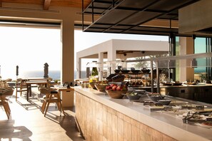 Sudah termasuk sarapan prasmanan setiap hari