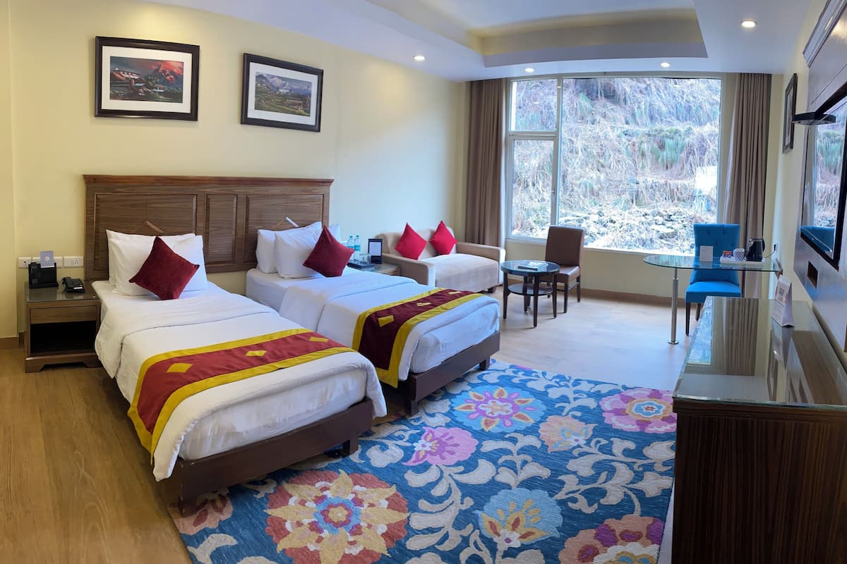 迷你吧、房內夾萬、獨特裝修、書桌