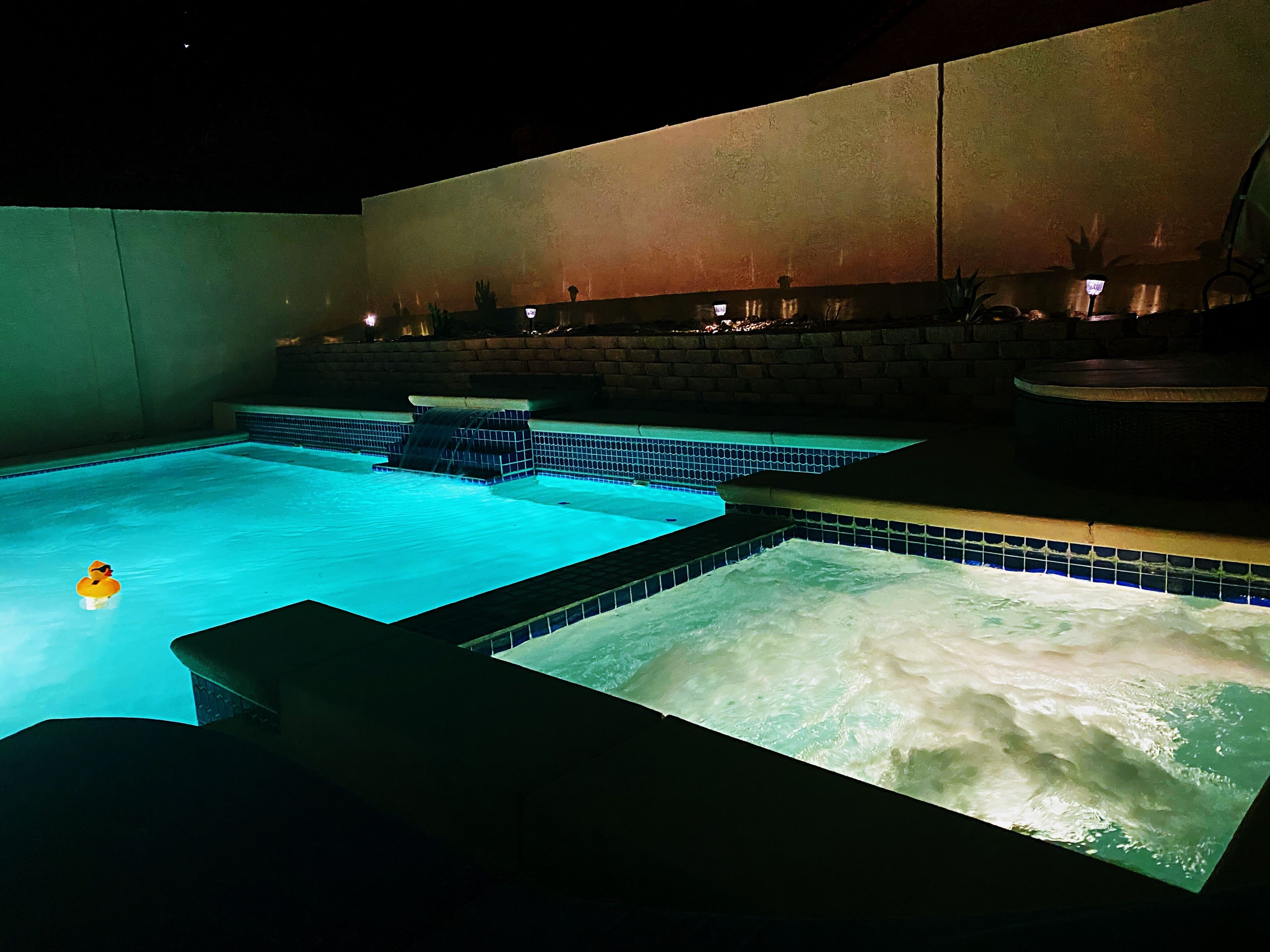 Amazing pool and Jaccuzi 3 bedroom in heart of Las Vegas