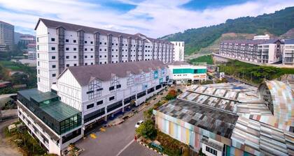 Strategic 3 Bedroom Apartment - 1 min walk to Kea Farm!