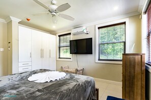 3 bedrooms, desk, travel crib, free WiFi - Partial Ocean View Luxury Apartment, Amenities, and Private Chef (Reading)