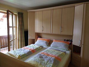 2 bedrooms, bed sheets