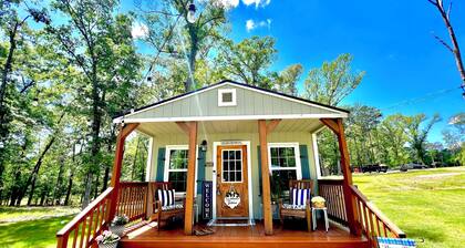 Lake Sam Rayburn Cabin! DIRECT WATERFRONT! Bring Jet Skies, Boat, Fishing Gear!