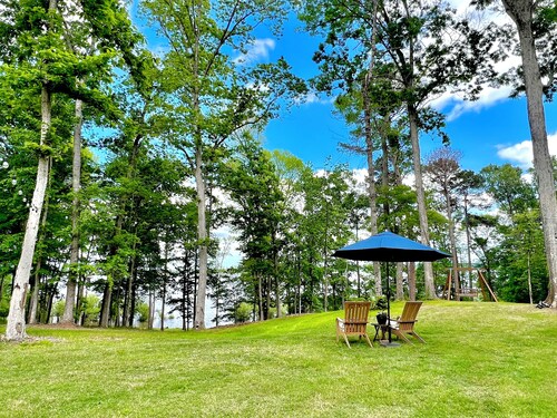 Lake Sam Rayburn Cabin!  DIRECT WATERFRONT! Bring Jet Skies, Boat, Fishing Gear!