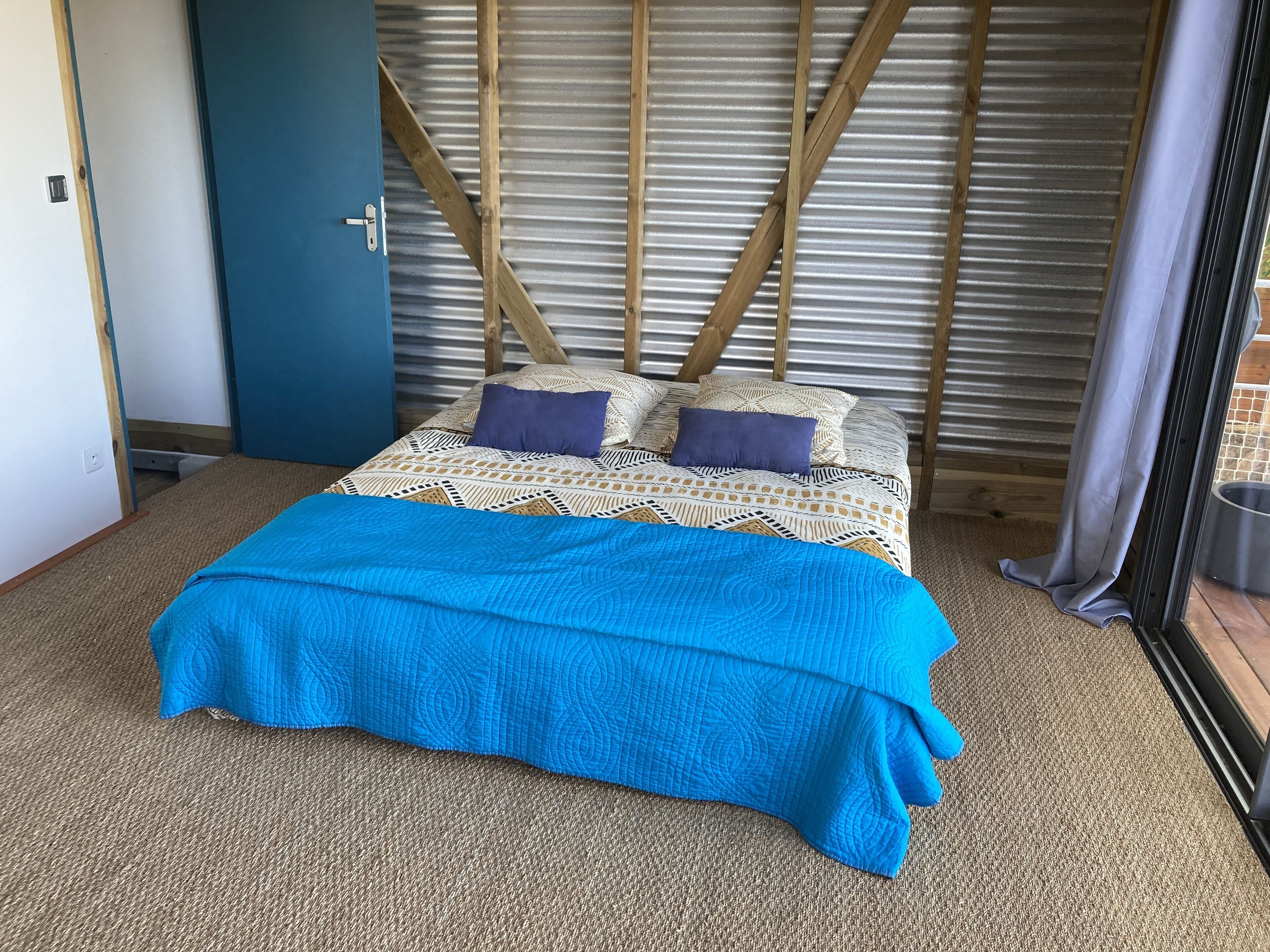 2 bedrooms, bed sheets