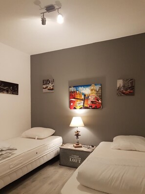 2 chambres, lit parapluie