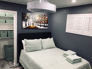 2 bedrooms, desk, free WiFi, bed sheets