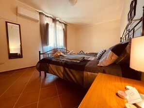 1 quarto, escrivaninha, berço de viagem, Wi-Fi de cortesia