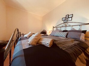 1 quarto, escrivaninha, berço de viagem, Wi-Fi de cortesia