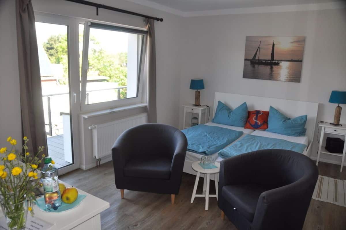 Quarto casal família, 2 quartos, sacada, vista para o jardim | 2 quartos, Wi-Fi de cortesia, roupa de cama