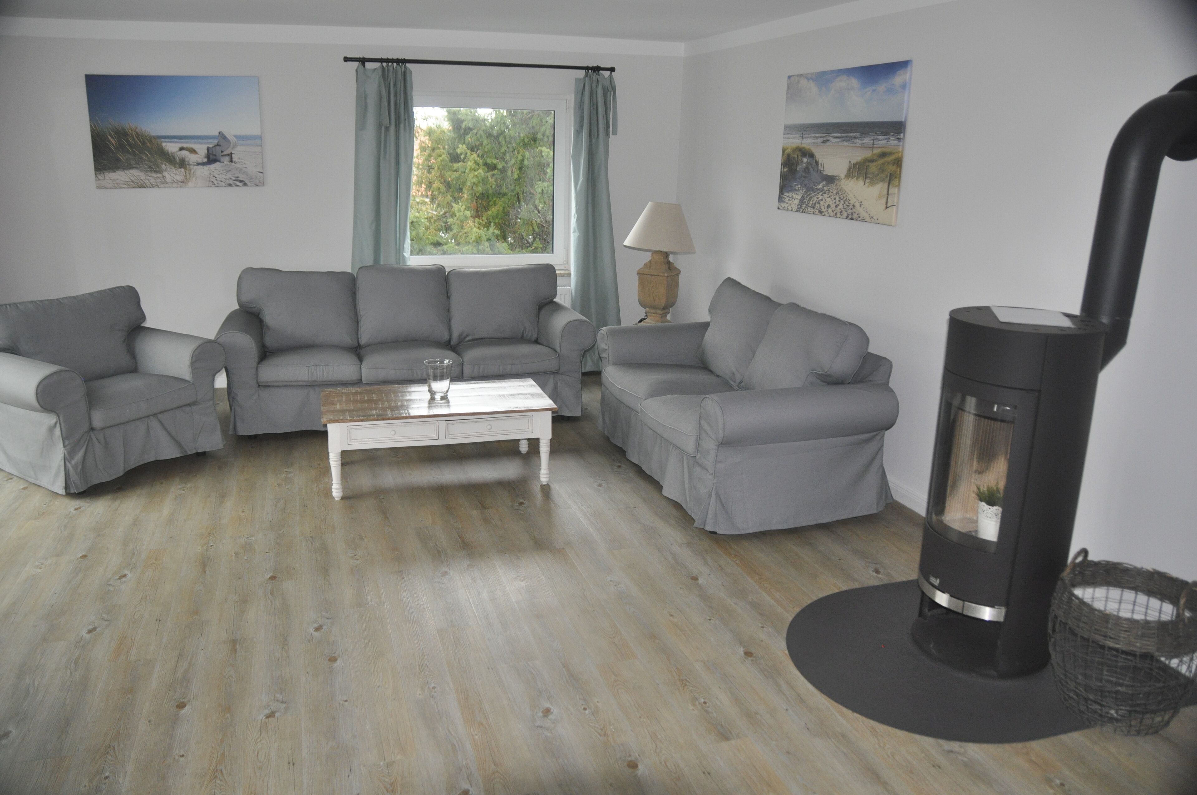 Căn hộ, nhiều giường, ban công, quang cảnh vườn | Khu phòng khách | TV LCD 42-inch có truyền hình vệ tinh, TV 