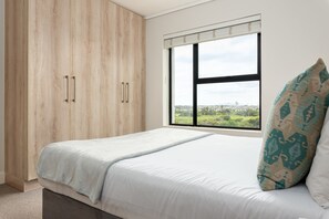 Classic Apartment | 2 bedrooms, in-room safe, laptop workspace, iron/ironing board - Waters Edge 317 (Cape Town)