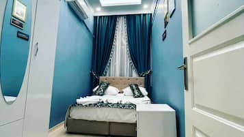 Traditional Apartment | 2 bedrooms, in-room safe, individually decorated, individually furnished