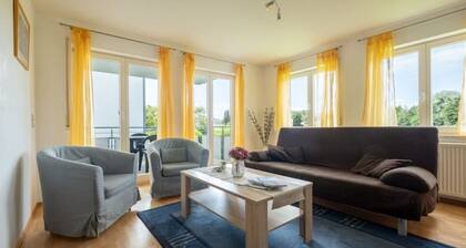 Quiet, family-friendly apartment with 2 bedrooms near the lake