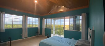 Villa w/ 360 and ocean view — 5 min from a mineral bath and beach!