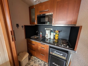 Fridge, microwave, toaster, highchair